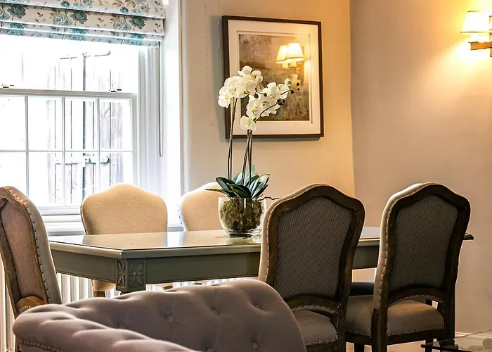The Aubrey - A Gorgeous Converted 17Th Century Grade II Listed Bolthole In Bakewell