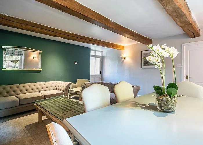 The Aubrey - A Gorgeous Converted 17Th Century Grade II Listed Bolthole In Bakewell